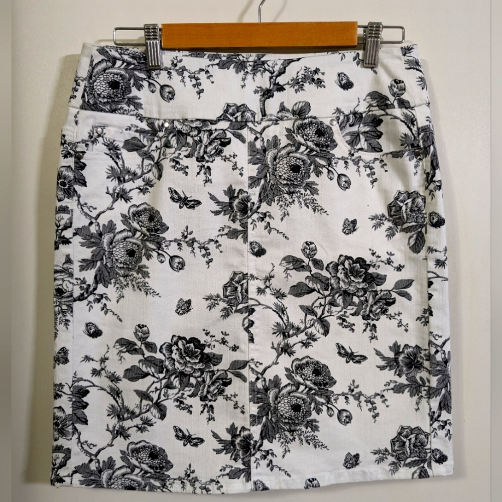 Chadwicks white and black jean skirt
